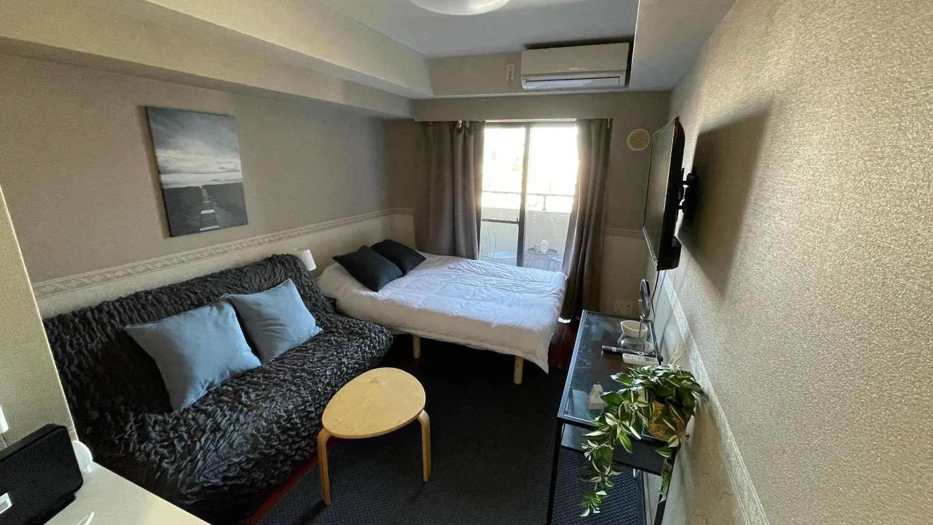 新宿歌舞伎町のマンションの1室をまるまる貸し出し contacts